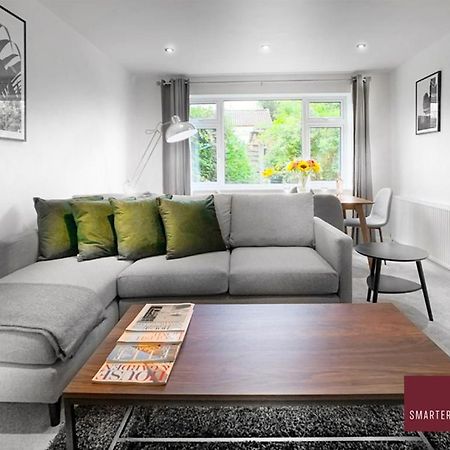Sunninghill Village - 2 Bed - Parking And Garden Ascot  Bagian luar foto