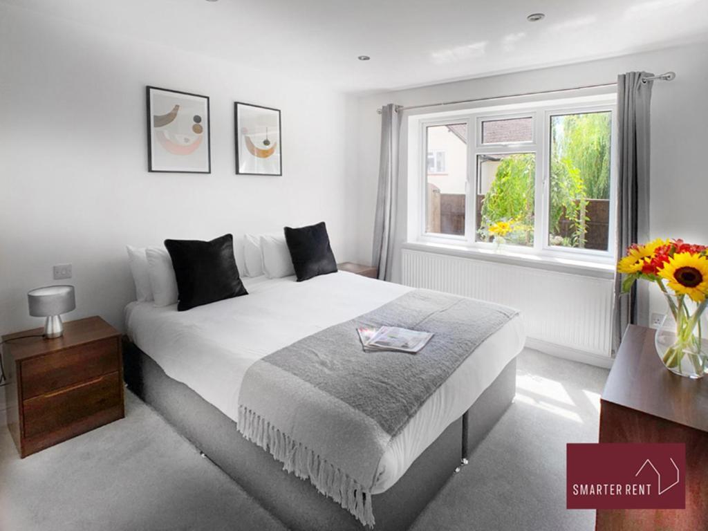 Sunninghill Village - 2 Bed - Parking And Garden Ascot  Bagian luar foto