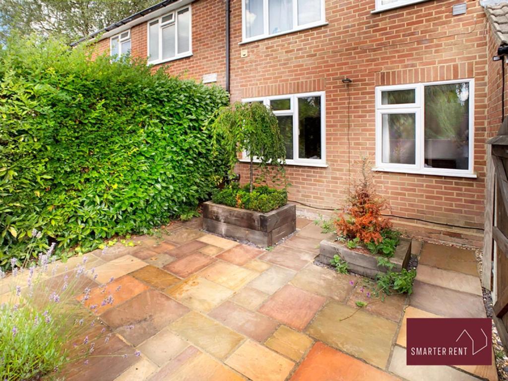 Sunninghill Village - 2 Bed - Parking And Garden Ascot  Bagian luar foto
